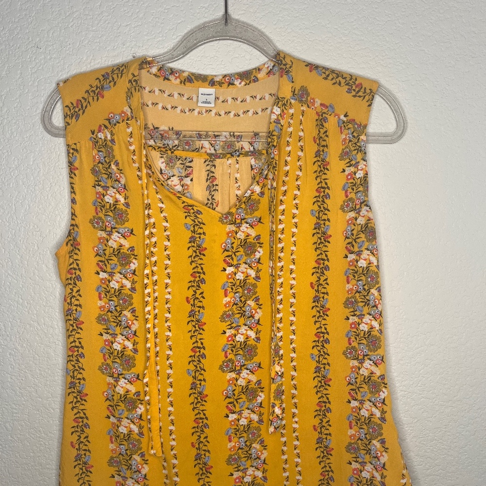 Sleeveless blouse